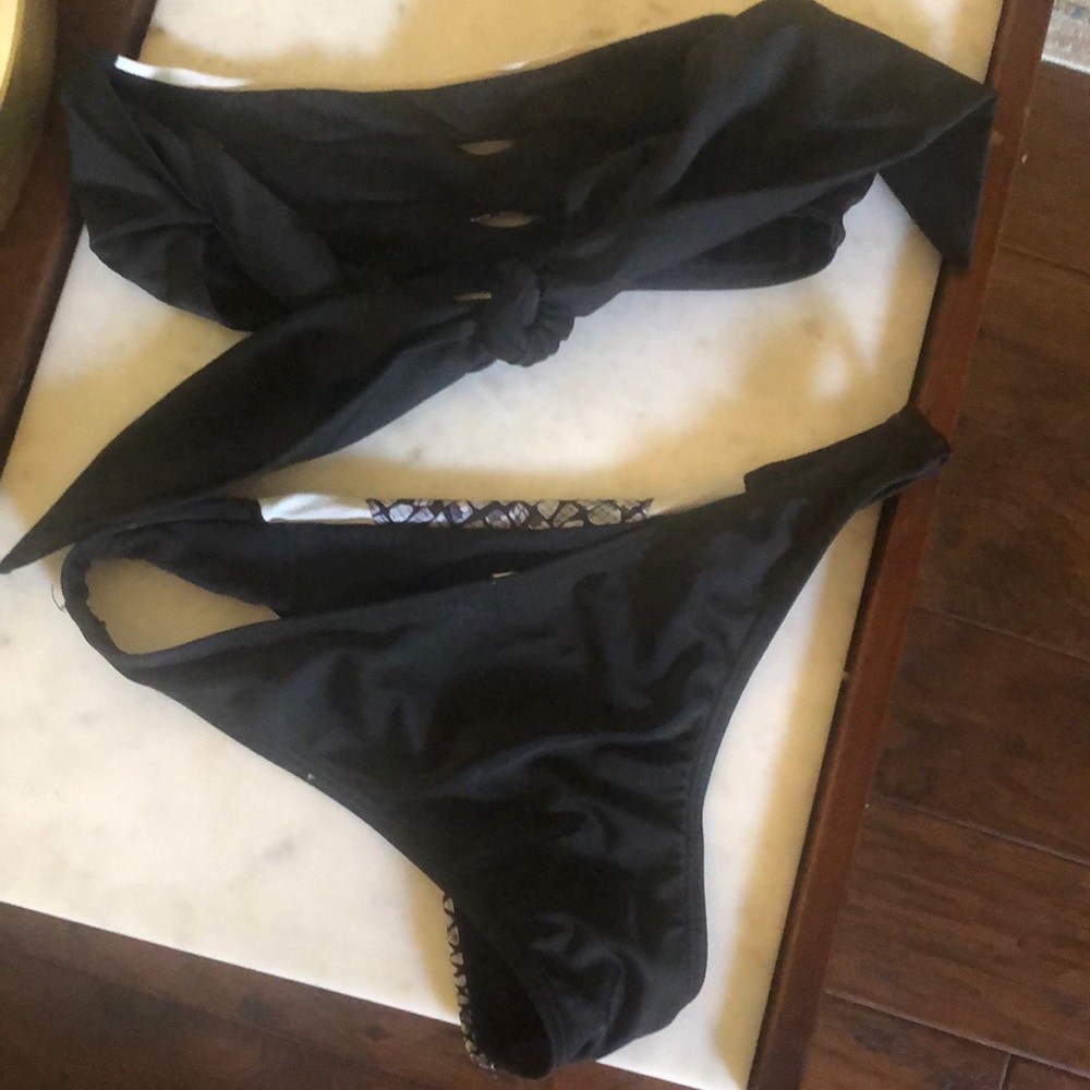 Bikini - Picture 2 of 2